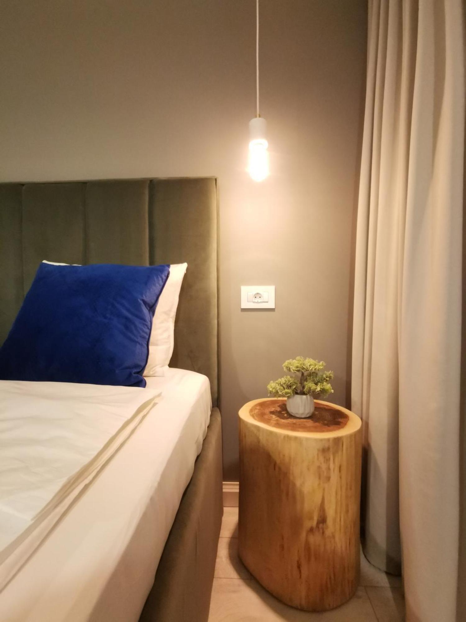Noir Apartment Хацег Экстерьер фото