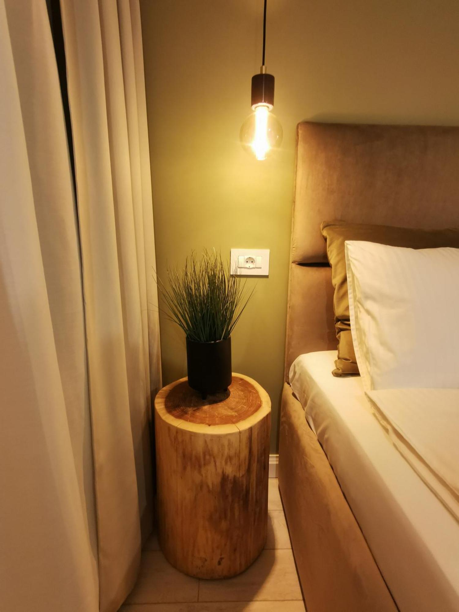 Noir Apartment Хацег Экстерьер фото